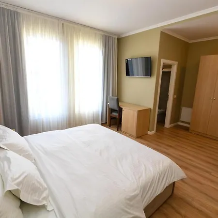 Santo Ξενοδοχείο Σκόδρα