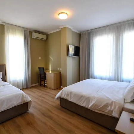 Santo Hotel *